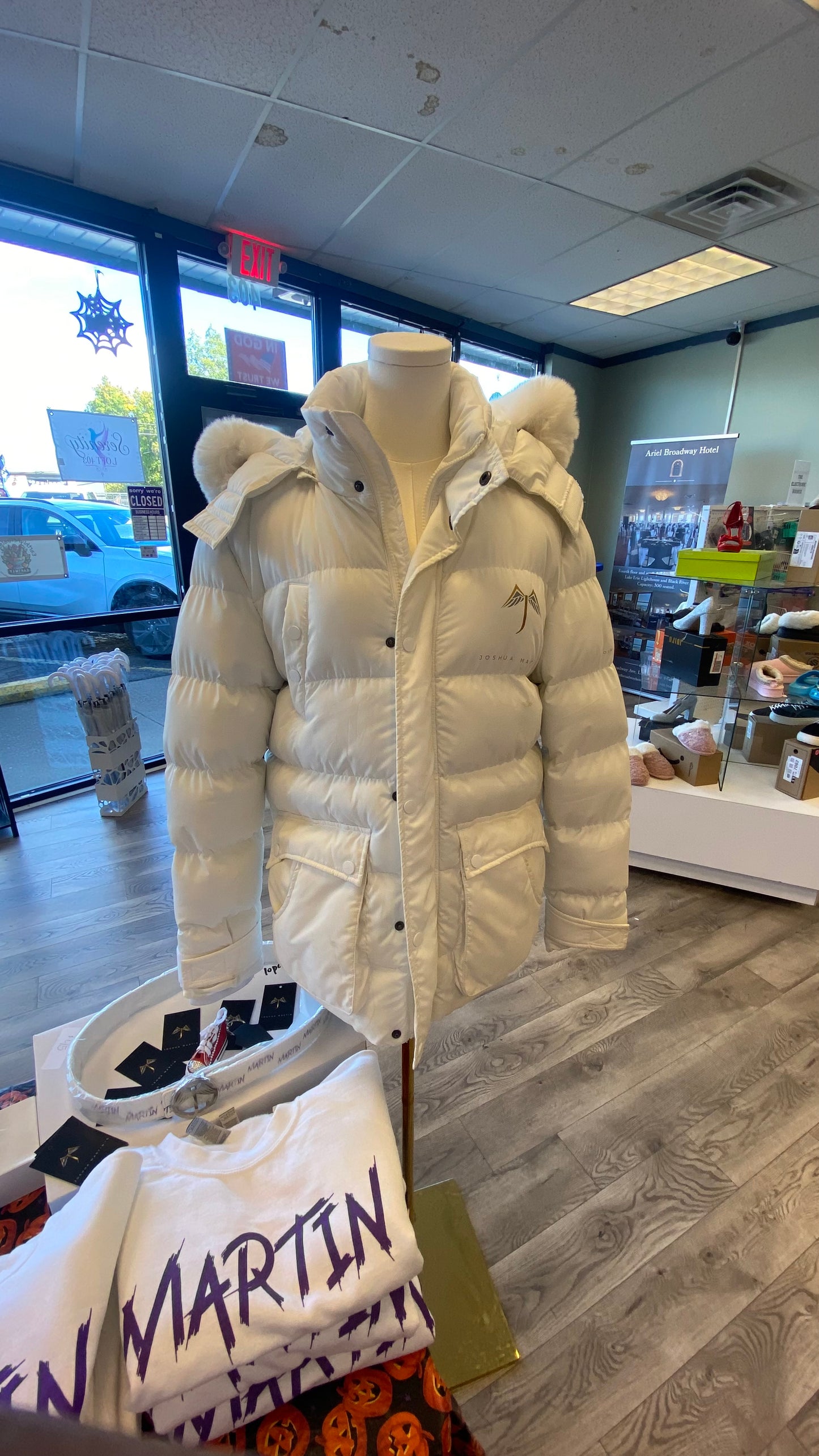 “WHITE LABEL” PUFFER JACKET 1/1